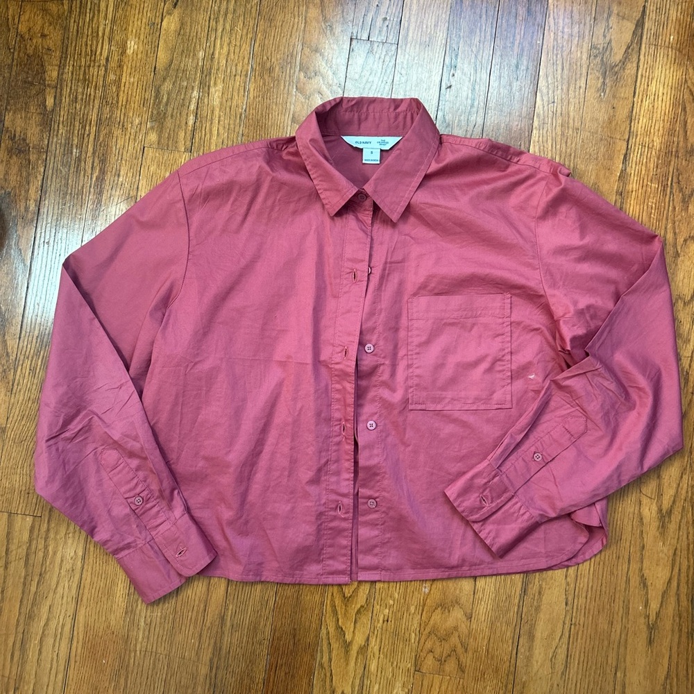 GAP “the cropped shirt”, red